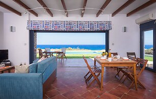 Cristelia Luxury Sea Front & Pool Villa