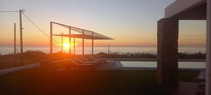 Cristelia Luxury Sea Front & Pool Villa