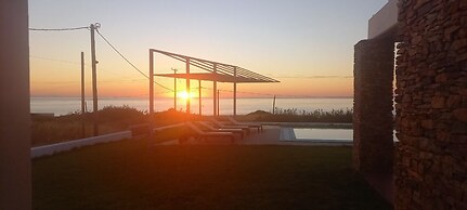 Cristelia Luxury Sea Front & Pool Villa