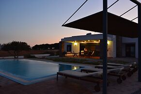 Cristelia Luxury Sea Front & Pool Villa