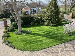 Orchard Side Bed and Breakfast