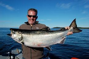 Nootka Island Lodge