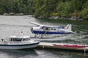 Nootka Island Lodge