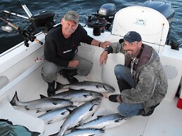 Nootka Island Lodge