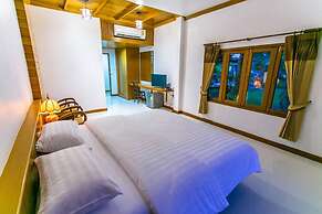 Tree Home Plus Home Stay