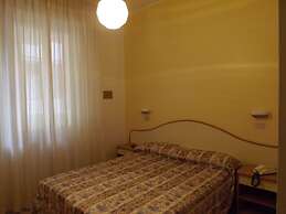 Hotel Thea