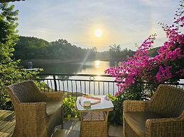 Phong Nha Lake House