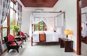 Phong Nha Lake House