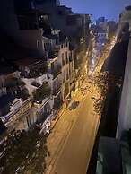 Golden Moon Suite Hotel