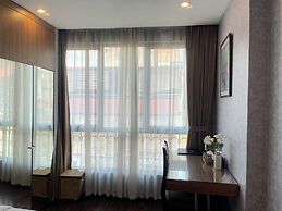 Golden Moon Suite Hotel