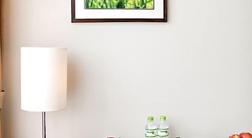 Golden Moon Suite Hotel