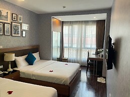 Golden Moon Suite Hotel