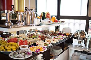 Golden Moon Suite Hotel