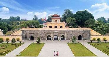 Golden Moon Suite Hotel