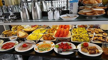 Golden Moon Suite Hotel