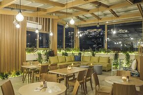 Lotus Center Apartments