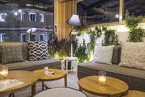 Lotus Center Apartments