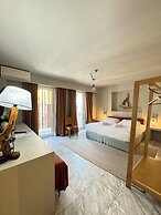 Lotus Center Apartments