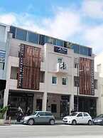 Lotus Center Apartments