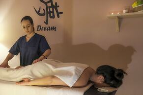 Lotus Center Apartments