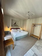 Lotus Center Apartments