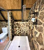 Big Cave Camp - Lodge On The Rocks