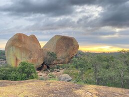 Big Cave Camp - Lodge On The Rocks