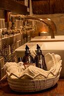 Big Cave Camp - Lodge On The Rocks