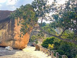 Big Cave Camp - Lodge On The Rocks