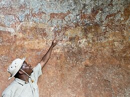 Big Cave Camp - Lodge On The Rocks