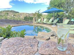 Big Cave Camp - Lodge On The Rocks