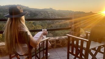 Big Cave Camp - Lodge On The Rocks