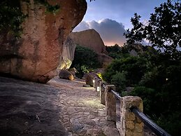 Big Cave Camp - Lodge On The Rocks