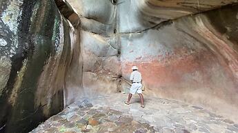 Big Cave Camp - Lodge On The Rocks