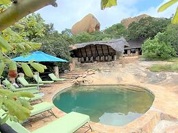 Big Cave Camp - Lodge On The Rocks