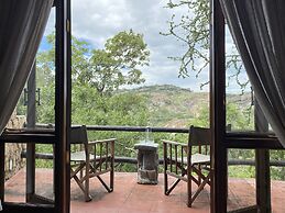 Big Cave Camp - Lodge On The Rocks