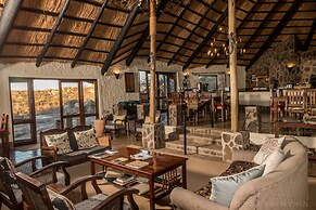 Big Cave Camp - Lodge On The Rocks