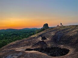 Big Cave Camp - Lodge On The Rocks