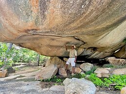 Big Cave Camp - Lodge On The Rocks