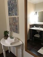 The Crown Guesthouse