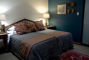 The Crown Guesthouse