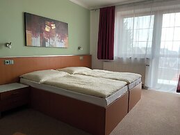 Hotel Ostrov Garni
