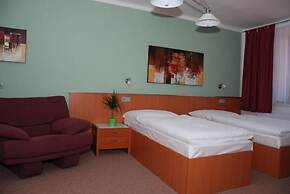 Hotel Ostrov Garni