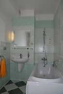 Hotel Ostrov Garni
