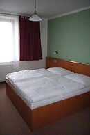 Hotel Ostrov Garni