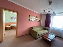 Hotel Ostrov Garni