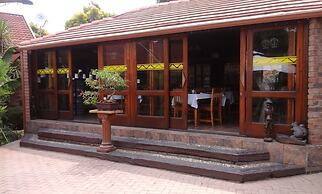 Aark Guest Lodge