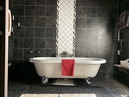 Ama Zulu Guesthouse and Safaris