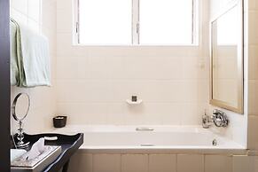 Ama Zulu Guesthouse and Safaris