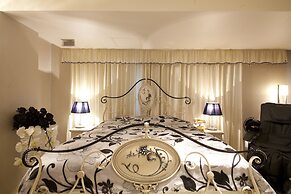 V Hotel - Adults Only